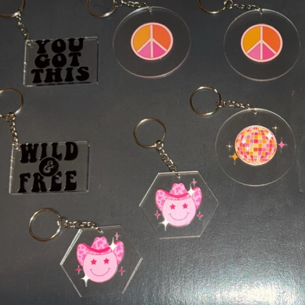 Hotel Resin Key Keychains - Picture 3 of 3